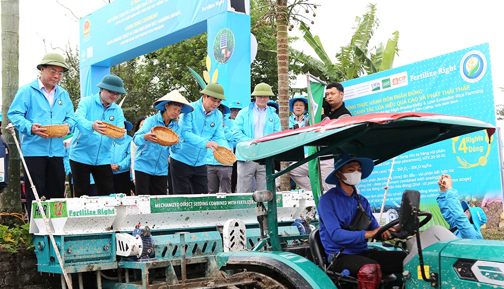 Triển khai mô hình canh tác lúa hiệu quả cao, phát thải thấp tại hợp tác xã Nam Cường, xã Yên Cường